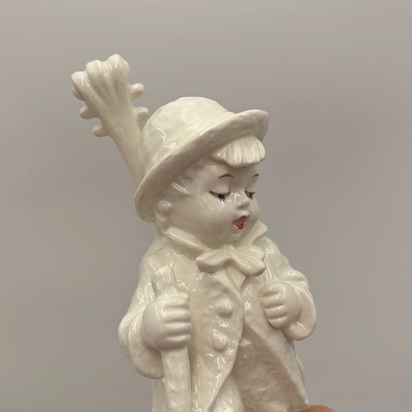 M.J.Hummel Expressions of Youth #164 “ Little Cellist”
Hum 89/11 - Picture 4 of 12